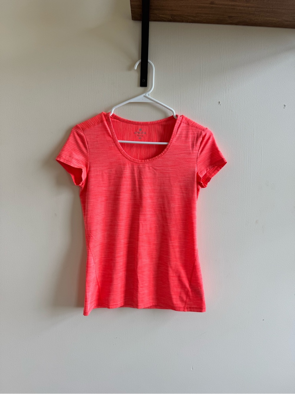 Athleta Bright Coral Athletic Tee | Fitted Short Sleeve Workout Top | XS